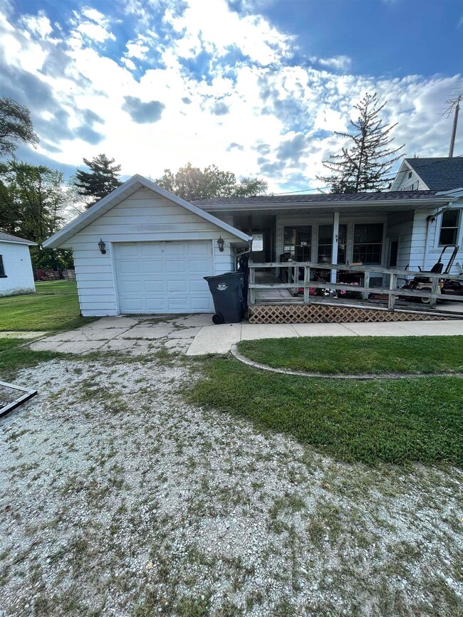 700 W Davis St, Hamlet, IN 46532 - photo 6