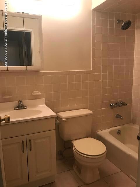 29 Donna Ct unit 8, Staten Island, NY 10314 - photo 5