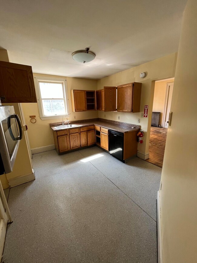 269 Vaughan St, Portland, ME 04102 - photo 4