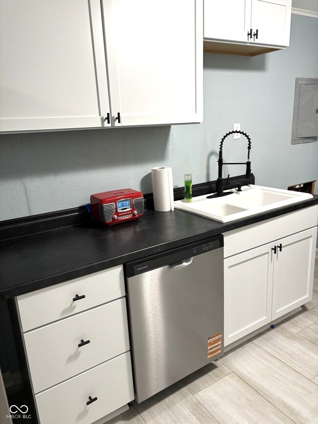 401 Elva St, Anderson, IN 46013 - photo 5