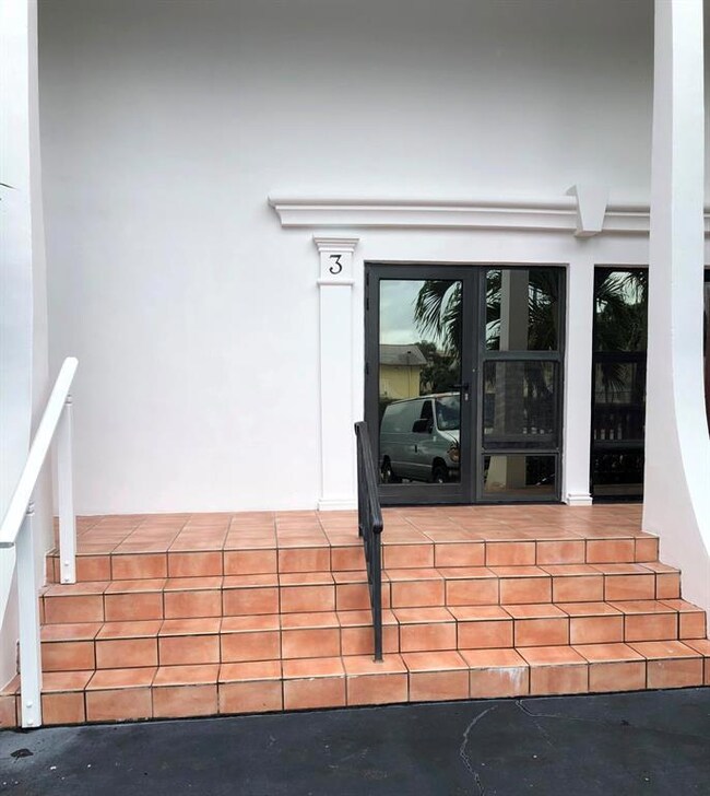 Mayfair House West unit 3 L, Palm Beach, FL 33480 - photo 4