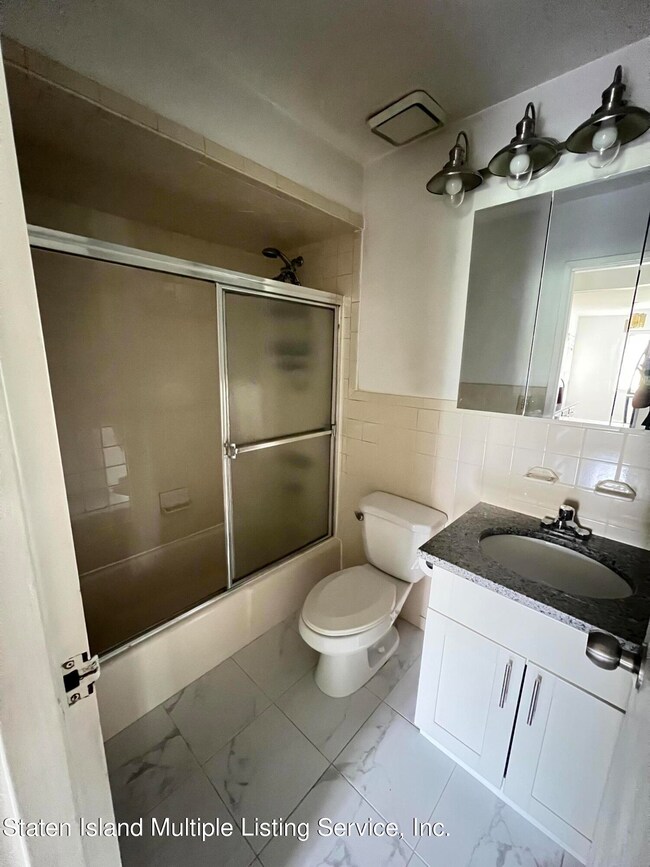 40 Donna Ct unit 2, Staten Island, NY 10314 - photo 4