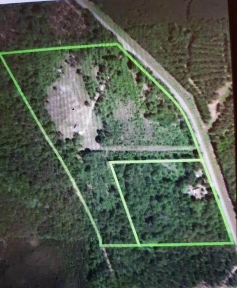 the bottom right sqaure is the 8 acres of land