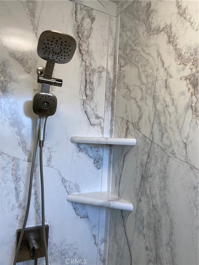 MBR- Remodeled - special wall material & new fictures