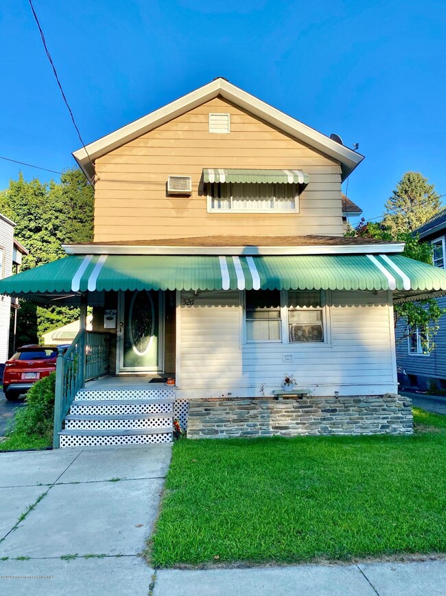 526 Washington Ave, Jermyn, PA 18433 - photo 2