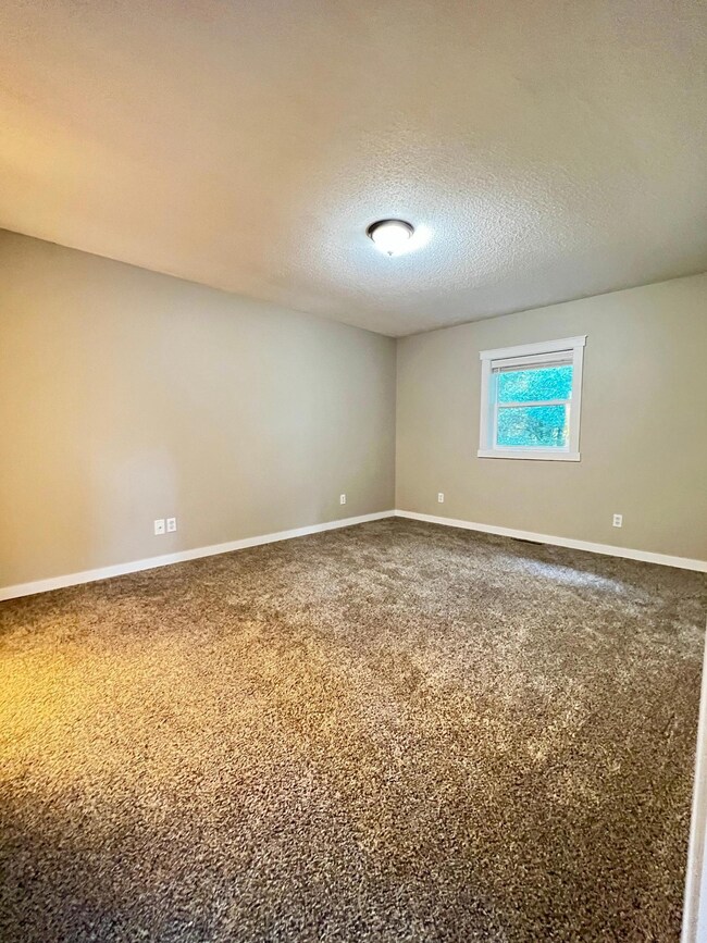 Spacious 12x14 main floor primary bedroom