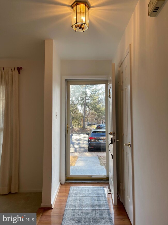 12235 Tildenwood Dr, Rockville, MD 20852 - photo 4