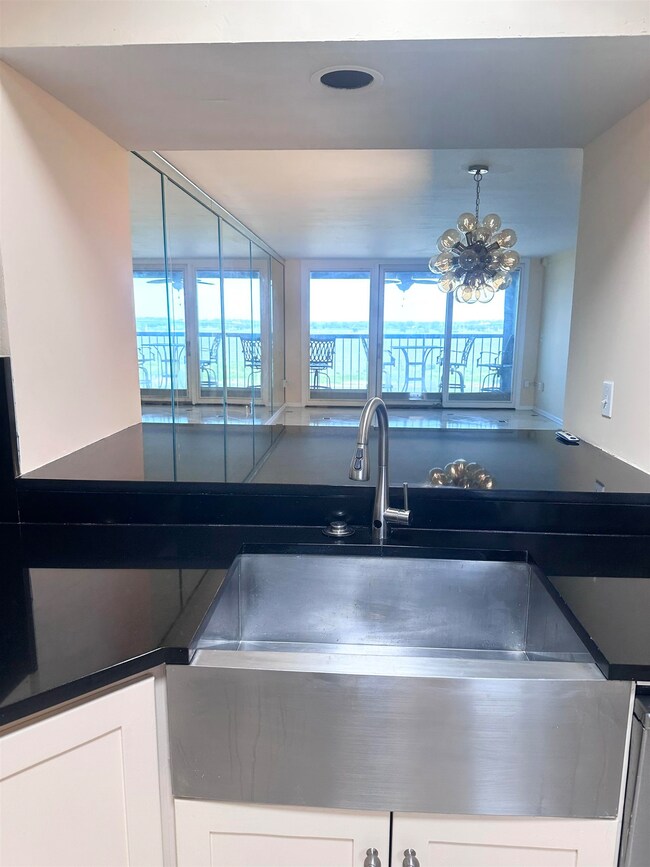 Waterford Plaza unit 506, Memphis, TN 38103 - photo 4