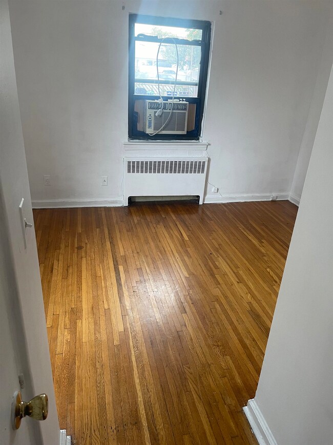 113 W 2nd St unit A44, Bayonne, NJ 07002 - photo 3