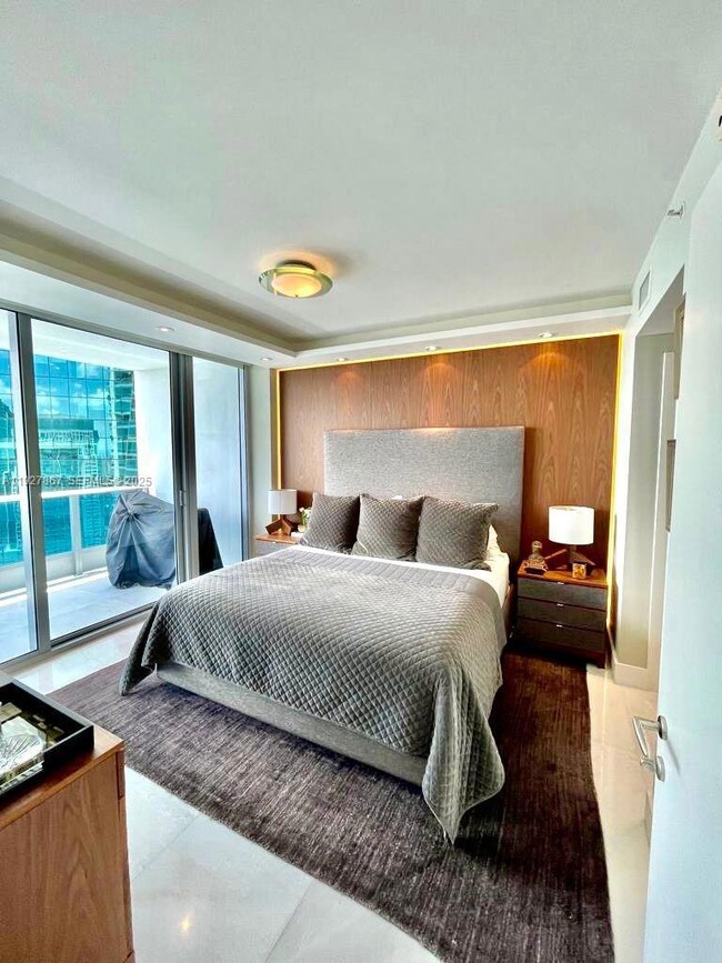 200 Biscayne Blvd Way unit 4310, Miami, FL 33131 - photo 4