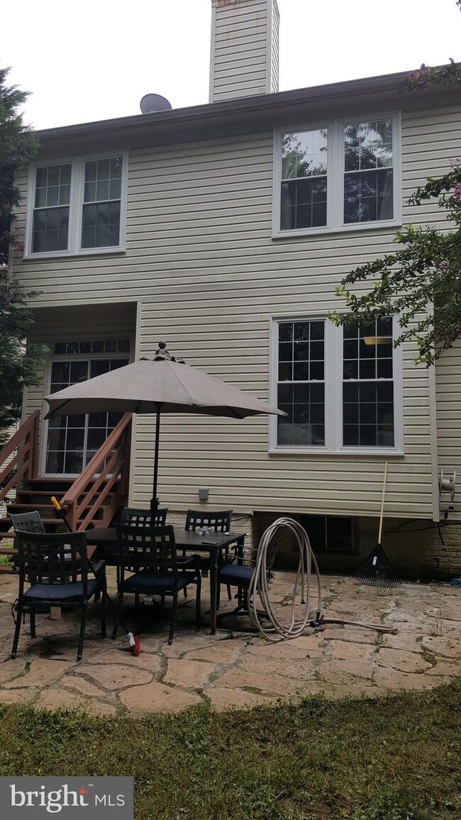 13902 Green Trails Ct, Centreville, VA 20121 - photo 4