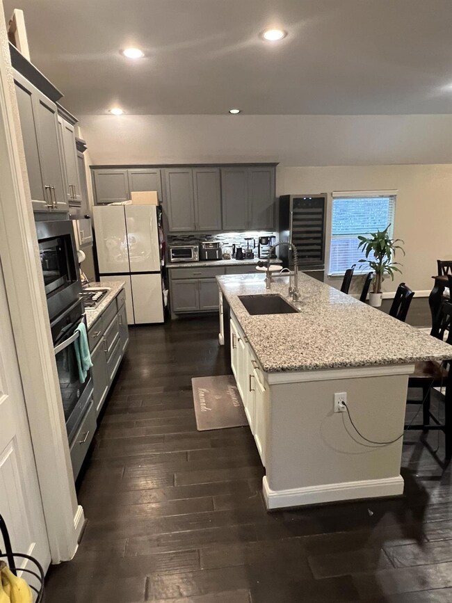 404 Peakside Cir, Dripping Springs, TX 78620 - photo 4