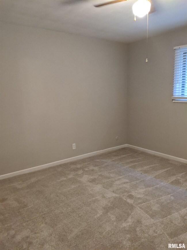 6204 W Fairview Rd, Peoria, IL 61607 - photo 5
