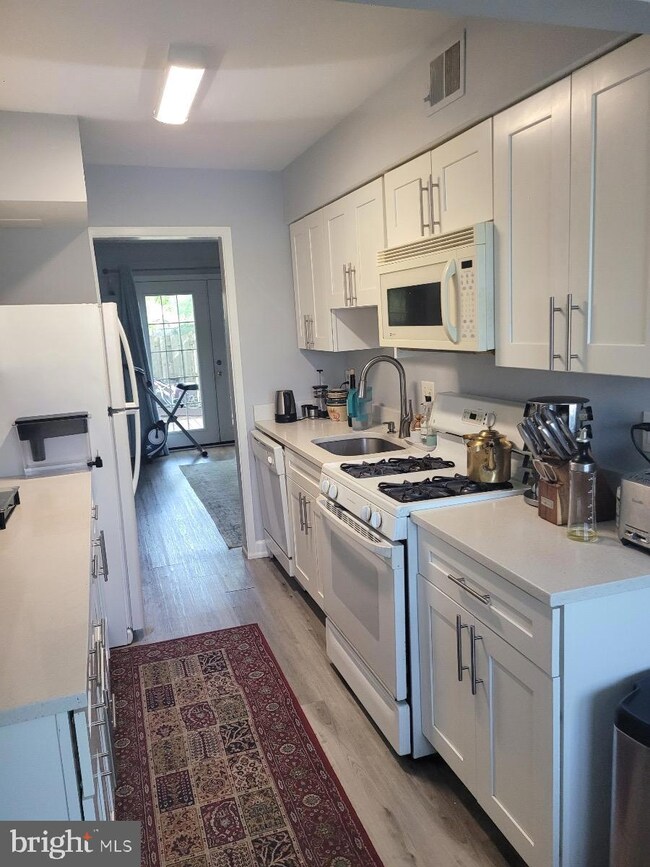 19658 Wootton Ave, Poolesville, MD 20837 - photo 3