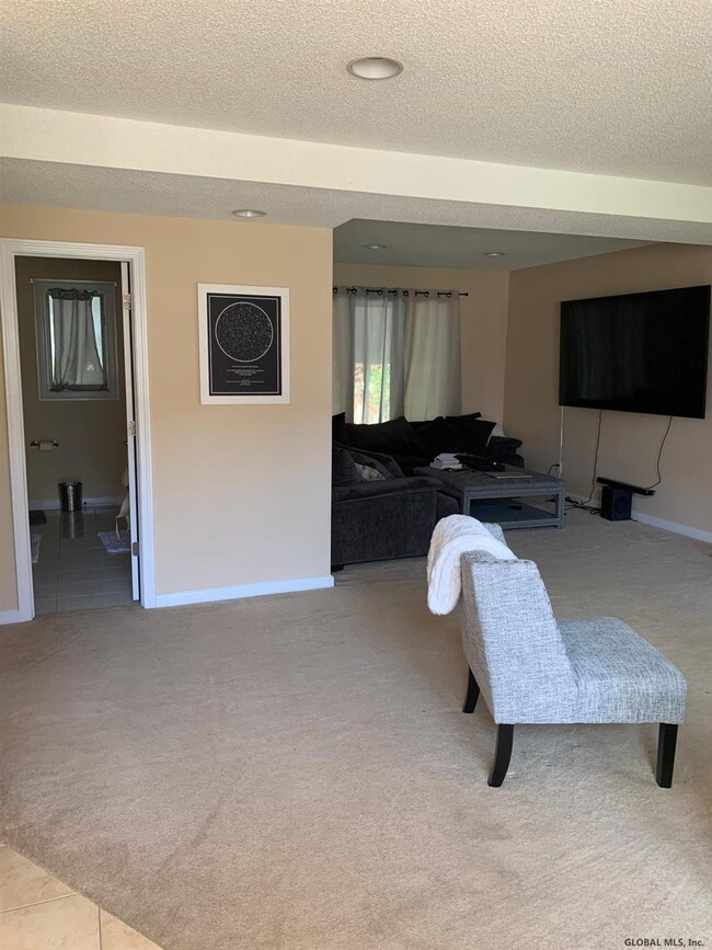 28 Priscilla Ln, Schenectady, NY 12306 - photo 5