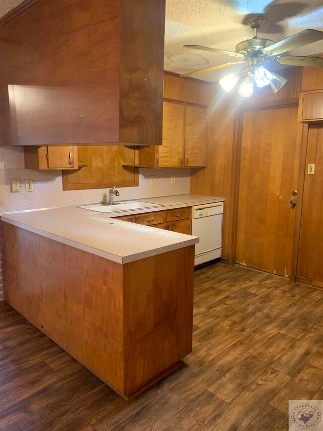 921 Mimosa Dr, Wake Village, TX 75501 - photo 7