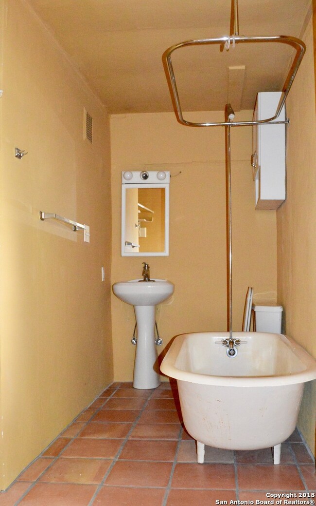 328 Madison unit 2, San Antonio, TX 78204 - photo 7