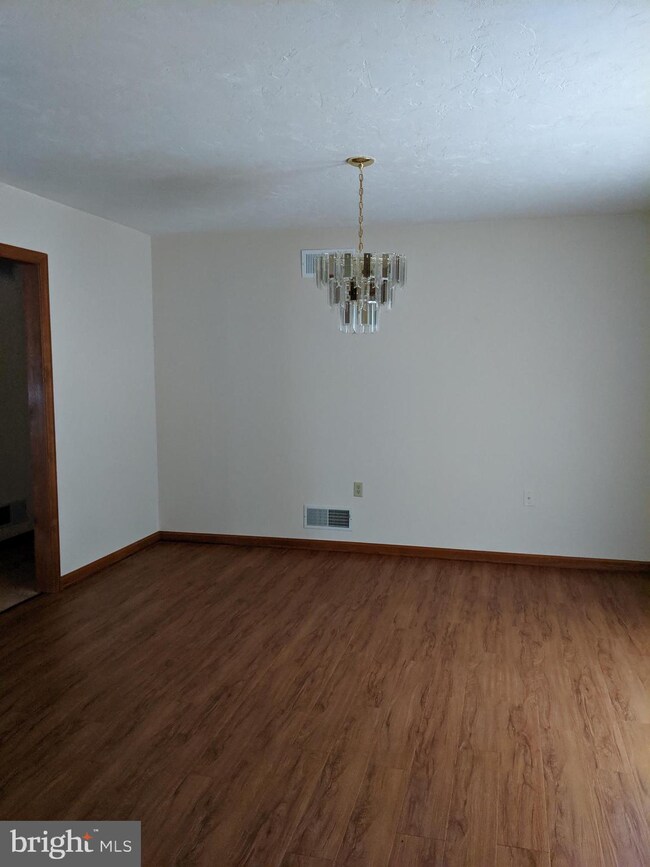 349 Sue Linn Dr, Chambersburg, PA 17201 - photo 6