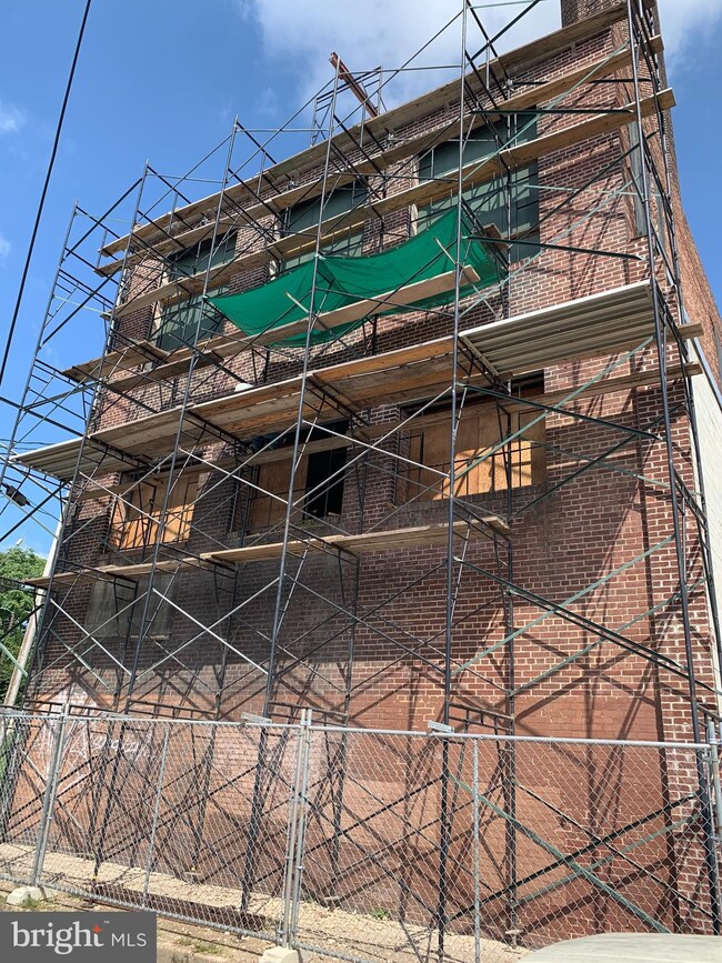 1720 Llewelyn Ave, Baltimore, MD 21213 - photo 4