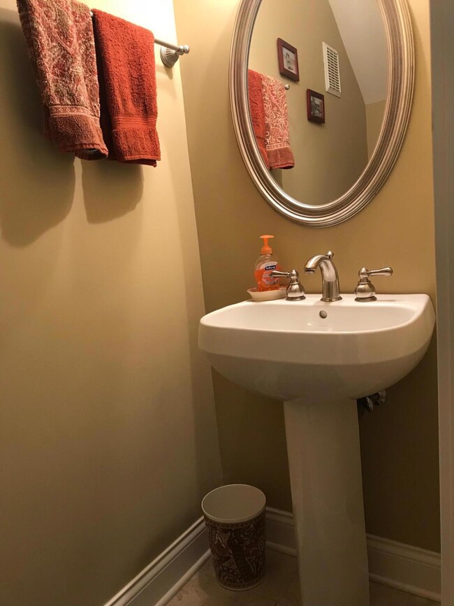 HC 405C HALF BATH