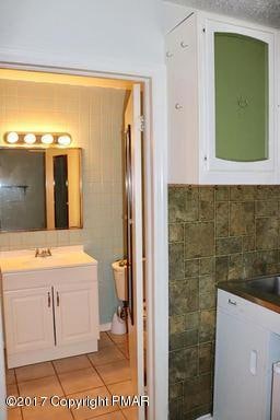 3910 Pennsylvania 447 unit 3, Cresco, PA 18326 - photo 5