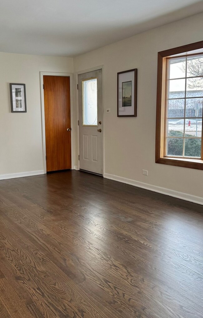 3051 S Scott St, Des Plaines, IL 60018 - photo 3