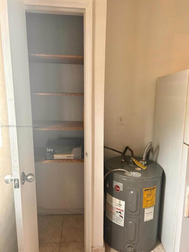 7945 Carlyle Ave unit 4, Miami Beach, FL 33141 - photo 6