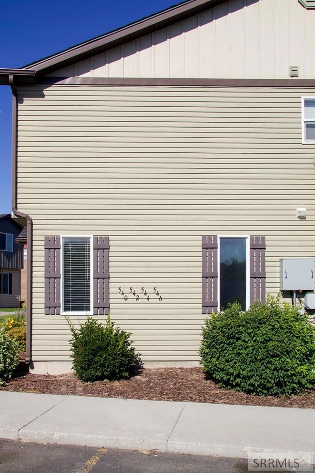 Side view showing extra windows (only in end units