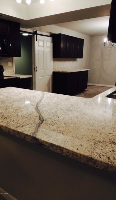Kitchen breakfast bar