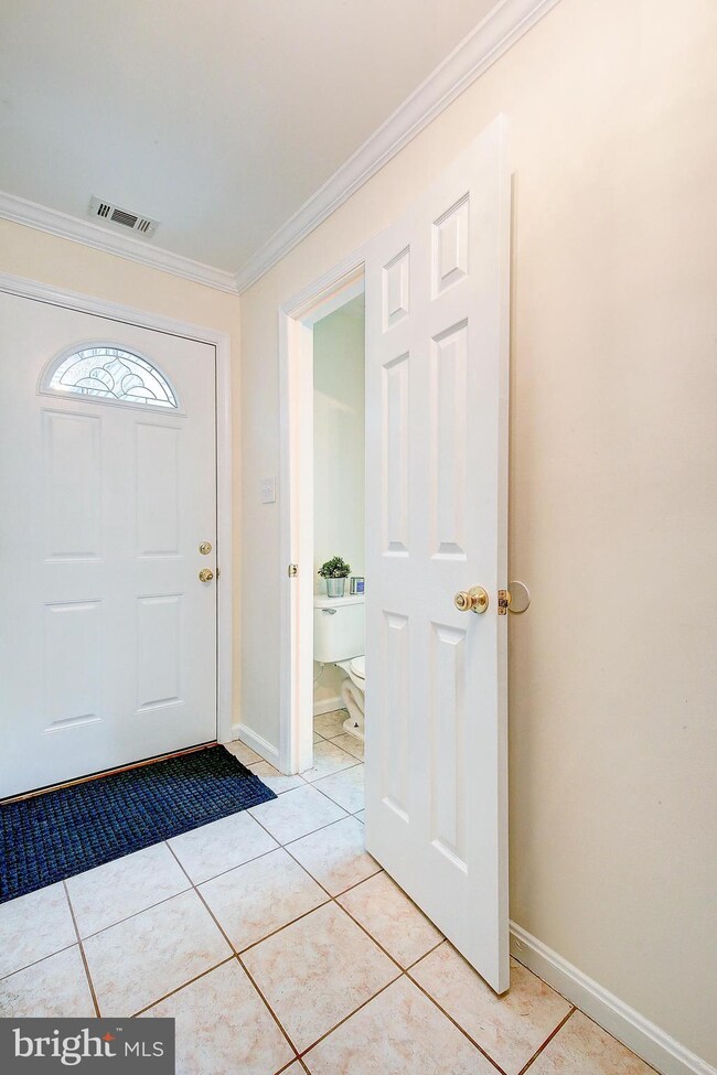 1477 Lowell Ct, Crofton, MD 21114 - photo 3