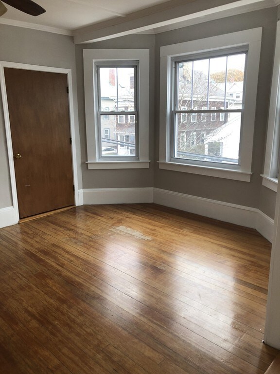 60 Linden St unit 2, Salem, MA 01970 - photo 2