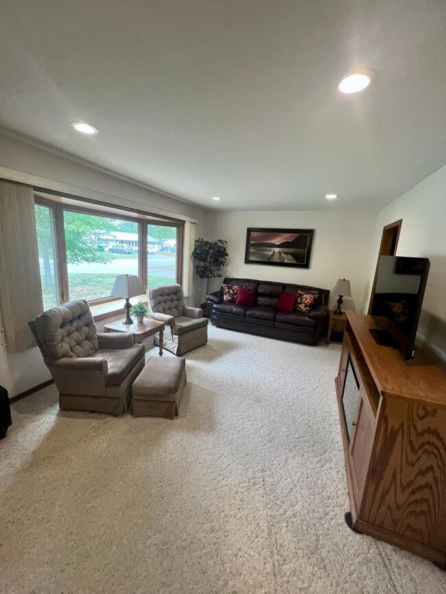 8139 Colfax Ave S, Bloomington, MN 55420 - photo 5