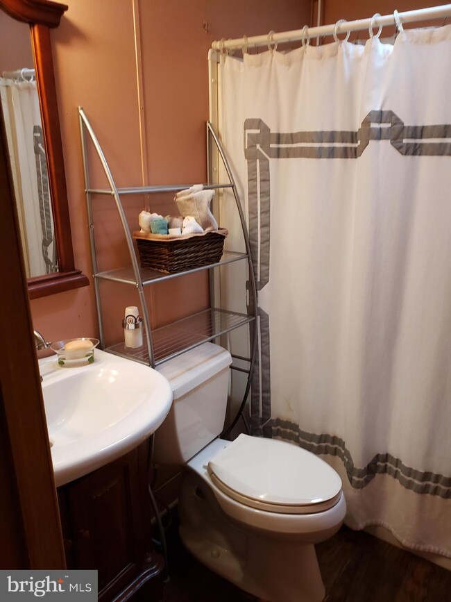 711 Cardinal Dr, Paulsboro, NJ 08066 - photo 2