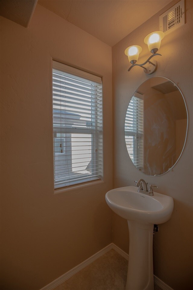 894 Valencia, Alamogordo, NM 88310 - photo 5