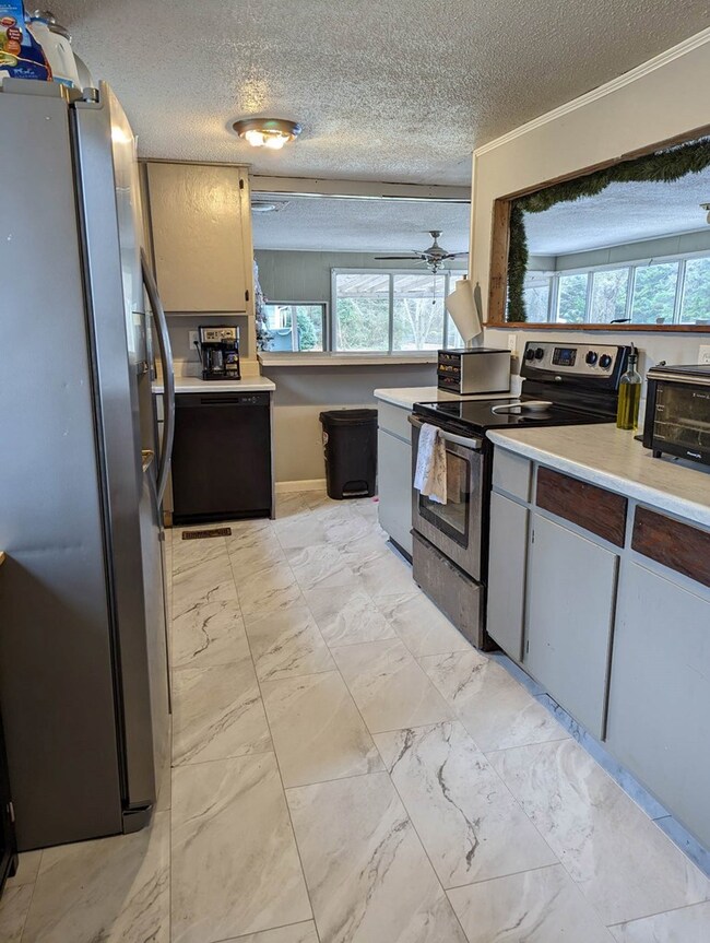 625 Sheridan Ave, Dalton, GA 30721 - photo 2