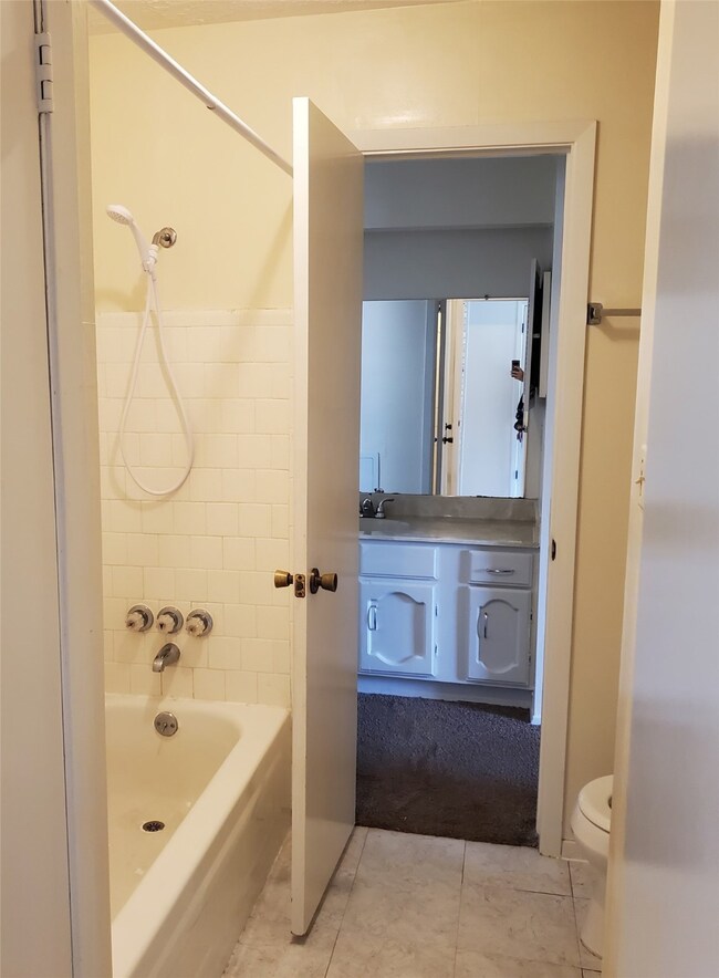 16334 Oxnard Ln, Friendswood, TX 77546 - photo 4