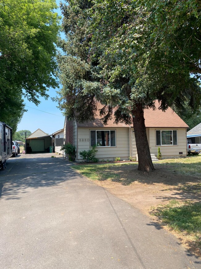 3830 Summers Ln, Klamath Falls, OR 97603 - photo 4