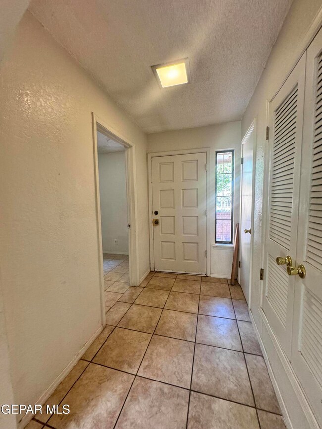 386 Mccune Rd, El Paso, TX 79915 - photo 4