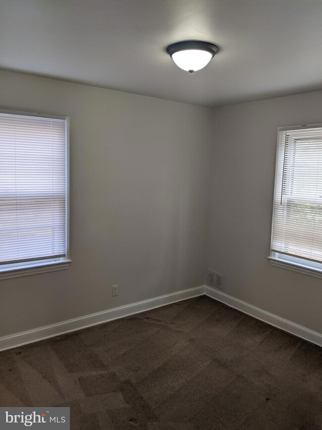 912 Brooke Rd, Capitol Heights, MD 20743 - photo 3