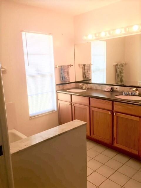 Master Bathroom w/tub and separate shower