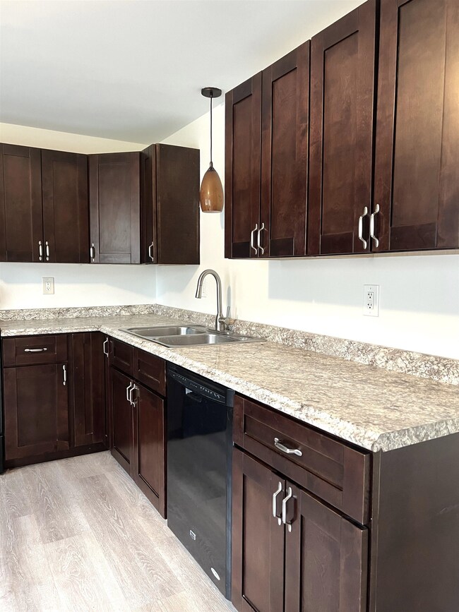 17R Pingree Hill Rd unit 17R, Derry, NH 03038 - photo 5