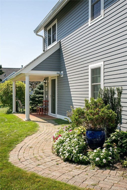 403 Corey Ln, Middletown, RI 02842 - photo 5