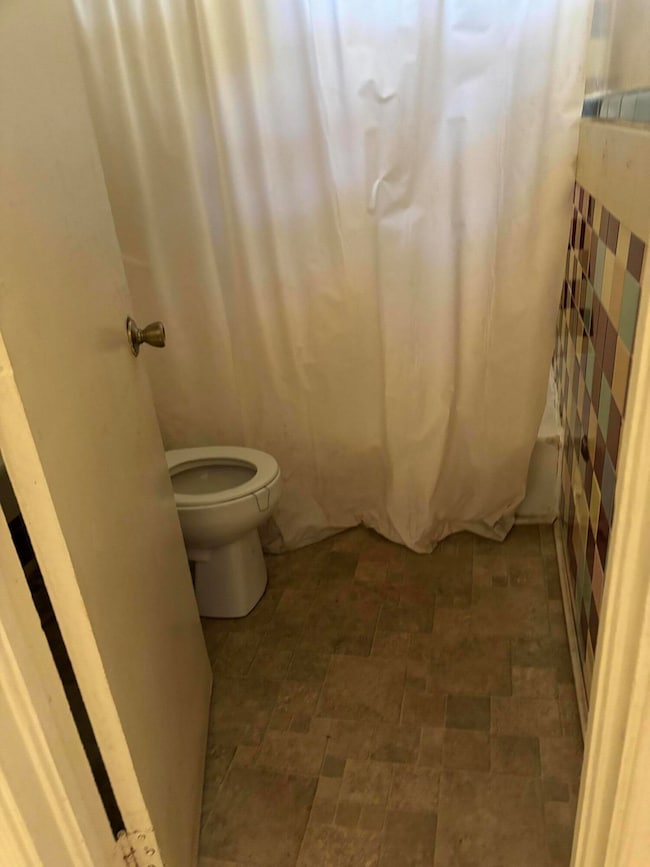 204 Drayton St, Manning, SC 29102 - photo 5