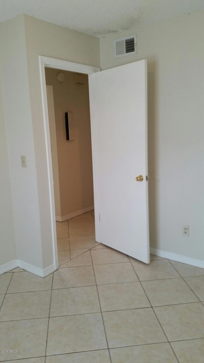 5135 Indian Lakes Ct unit 4, Jacksonville, FL 32210 - photo 2