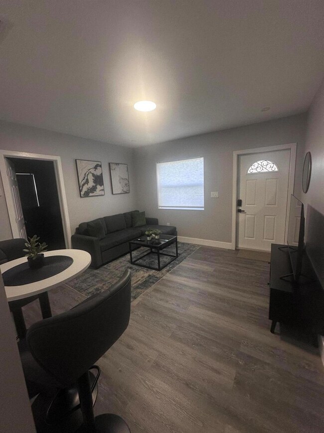 1016 State St unit 1-2, West Palm Beach, FL 33407 - photo 3