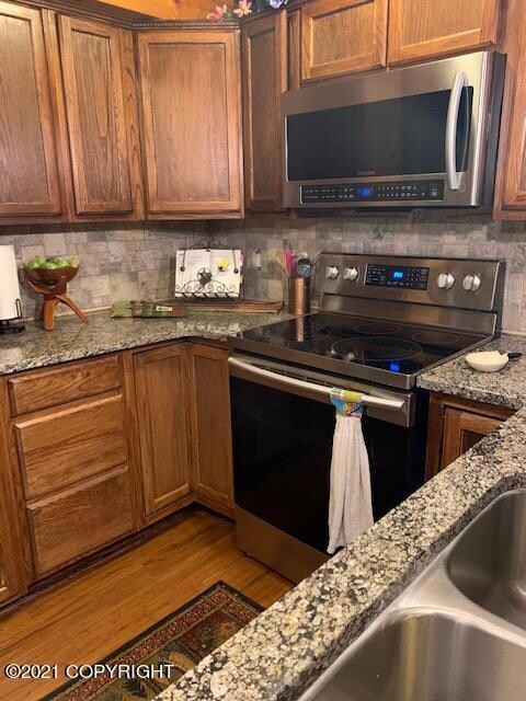 Stove and Bult in Microwave