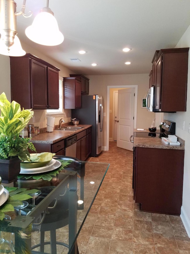 EAT IN KITCHEN WITH RECESSED LITES