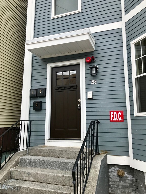 285 Princeton St unit 1, Boston, MA 02128 - photo 3