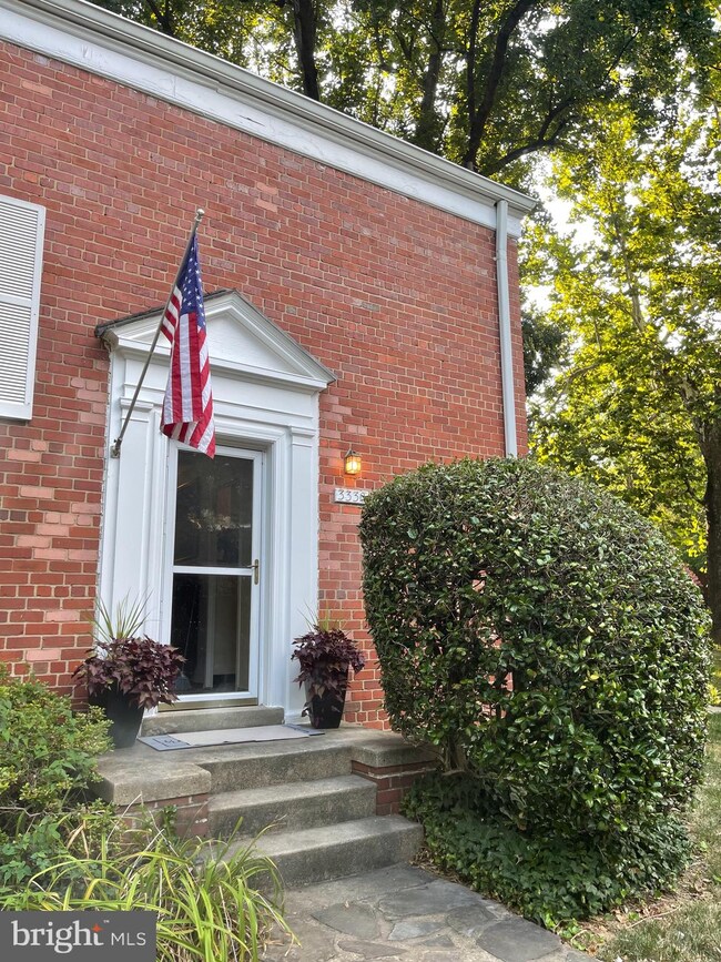 3330 Coryell Ln, Alexandria, VA 22302 - photo 5