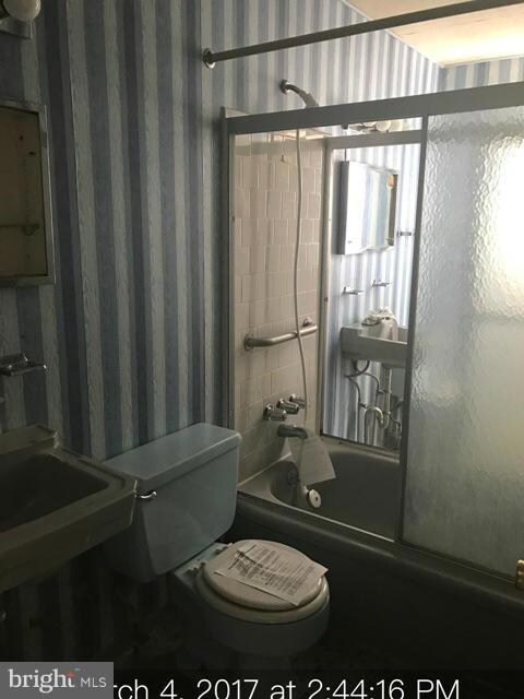 8427 Hallmark Cir, Parkville, MD 21234 - photo 4